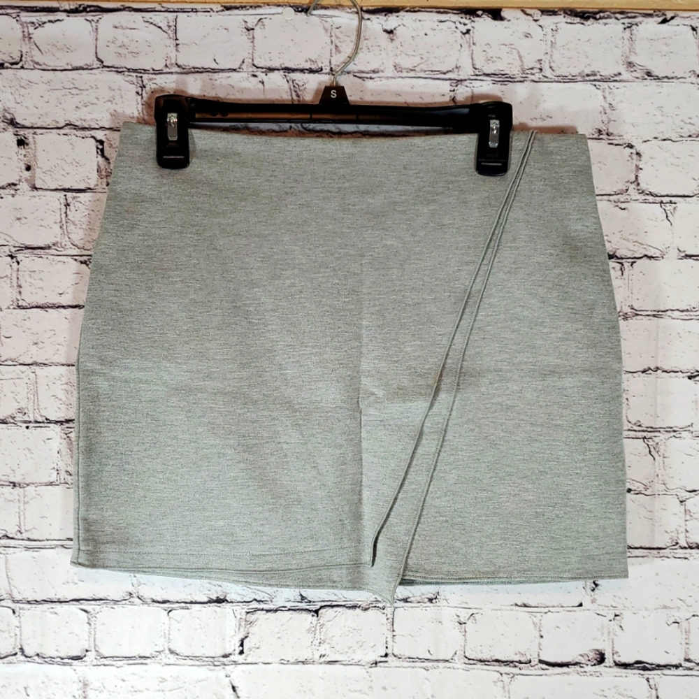 Kenneth Cole Light Heather Gray Faux Wrap Mini Skirt Size 6 EUC